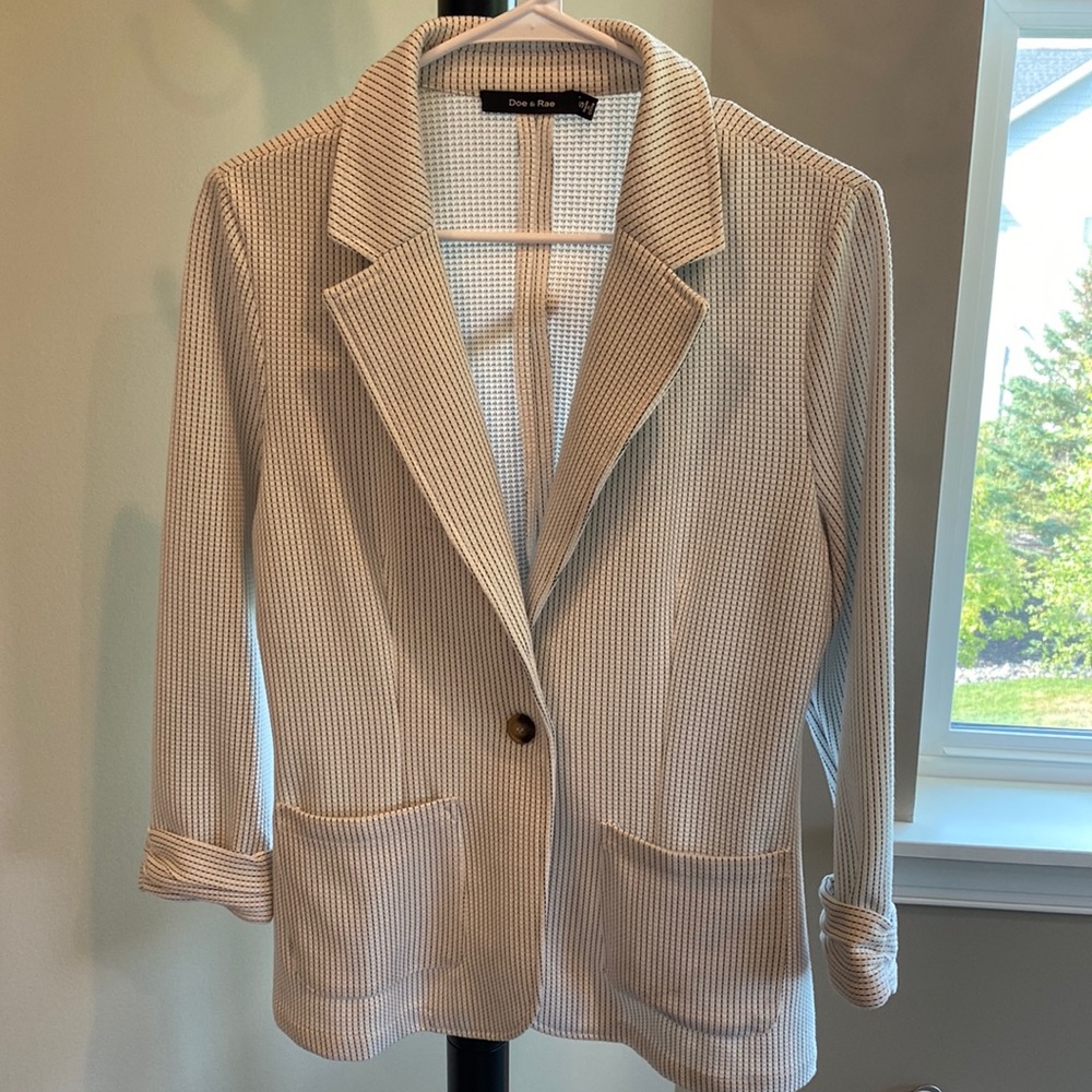 Doe and Ray white and black blazer size S